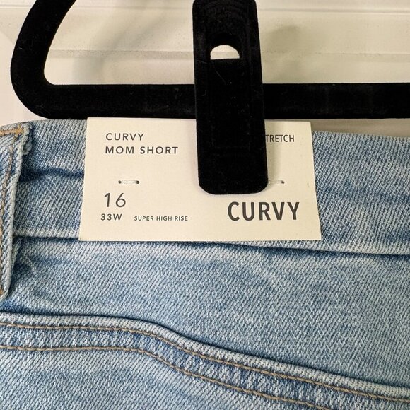 American Eagle NWT Curvy Mom Shorts Light Wash Embroidered Flower Size 16 - Picture 4 of 7